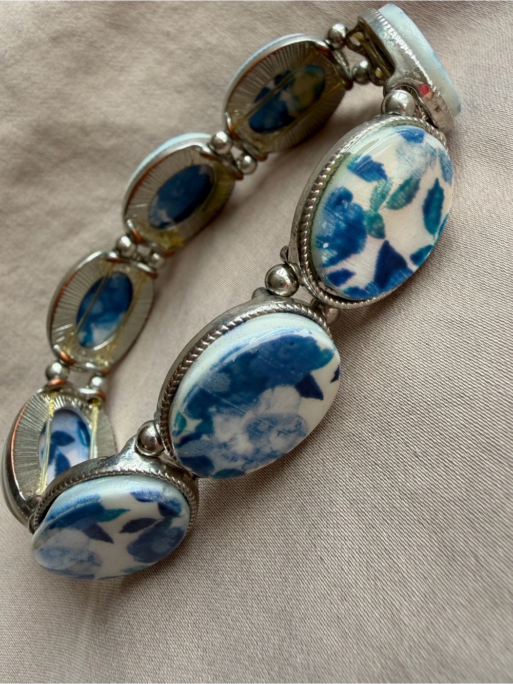 Blue Floral Ceramic Silver-Frame Stretch Bracelet